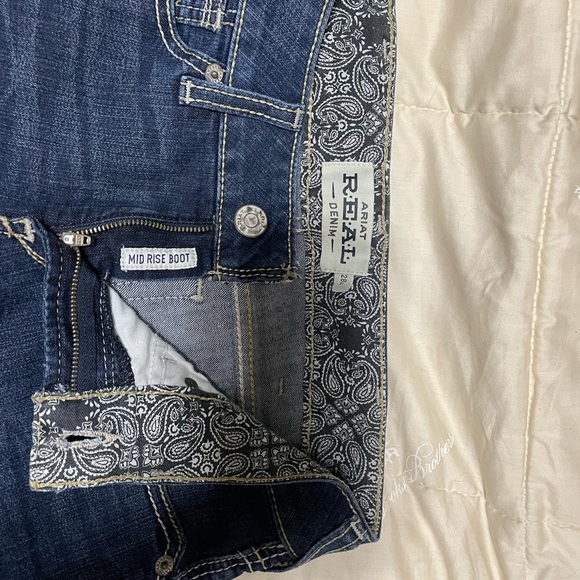 Woman’s Ariat mid rise boot cut jeans - Picture 4 of 4